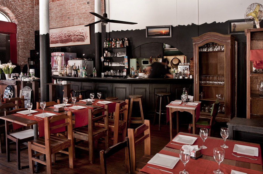 Restaurante És Mercat, onde a boa pedida é a paella.